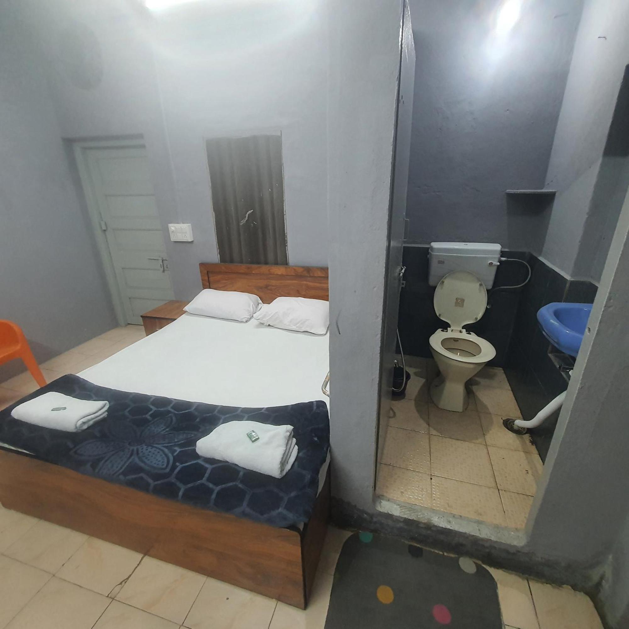Hotel Family Stay Beside Railway Station Aurangābād Exterior foto